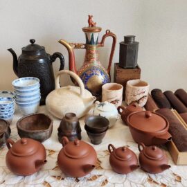 煎茶道具を買取しました。中国宜興の朱泥や仙媒、羅漢図のボウフラ、大饗仁堂の宝瓶、京焼の水注、唐物の錫茶入などを買い取りしました。