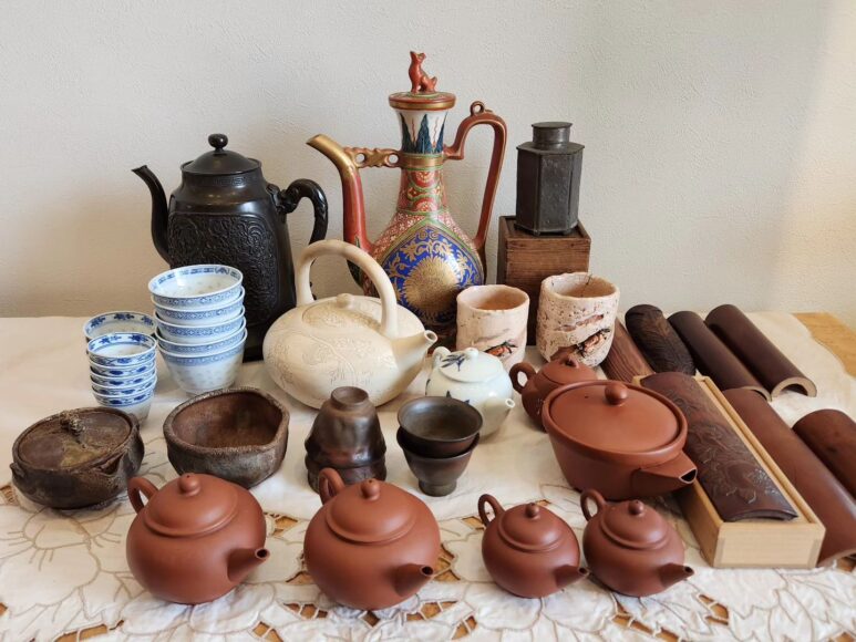 煎茶道具を買取しました。中国宜興の朱泥や仙媒、羅漢図のボウフラ、大饗仁堂の宝瓶、京焼の水注、唐物の錫茶入などを買い取りしました。